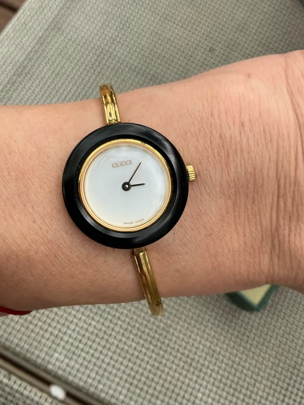 Beautiful GUCCI bangle watch w/ set of colorful bezels ❤️💛🤍💚💙🖤 - Image 8