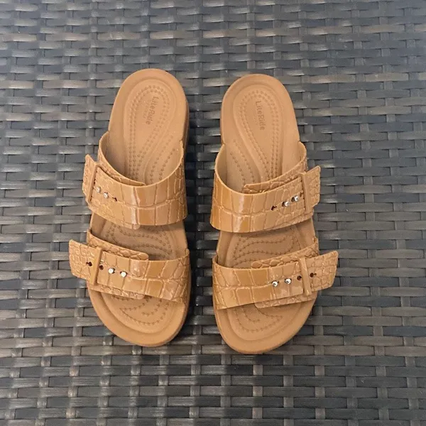 Crocs Brooklyn croco shine buckle women’s size 7 ￼ - Image 3