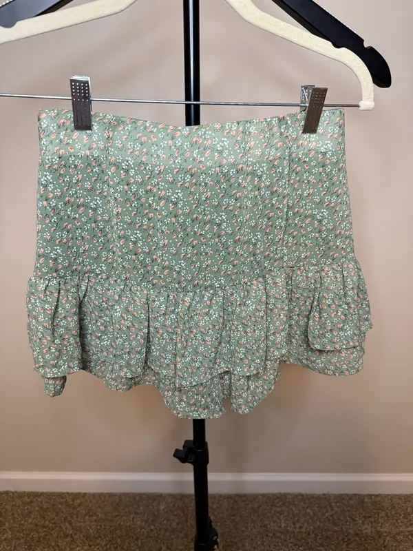 Altar'd State Green Floral Ruffle‎ Skort Size S - Image 3