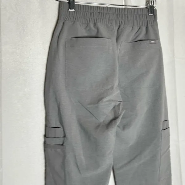 NWT Figs Gray Charlotte 21 Pocket Slim‎ Scrub Pants Size XXS - Image 4