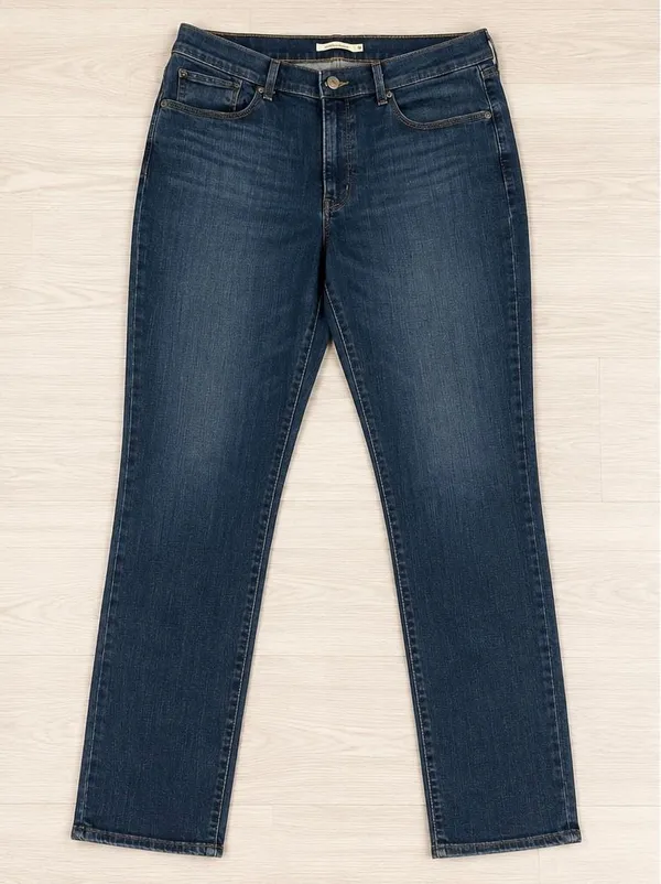 Levi's Signature Women's Mid-Rise Straight Denim Jeans Dark Wash 16 Blue - Image 3