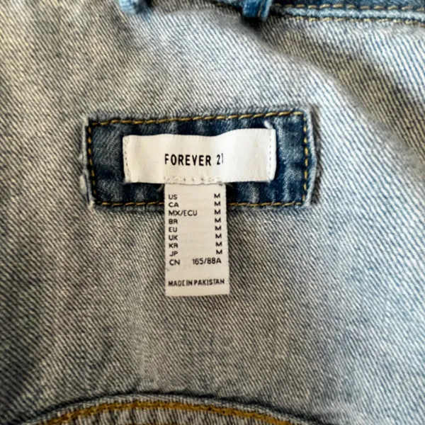 Forever 21 Cropped Jean Jacket with Buttons lightweight distressed Medium - Image 5