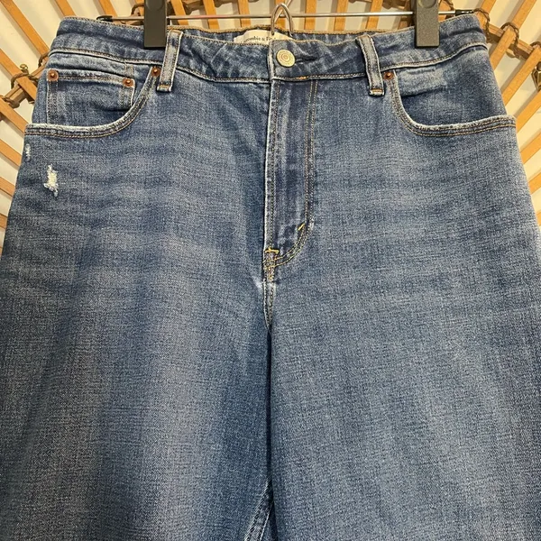 Abercrombie & Fitch Women’s High Rise The Mom Jean Curve Love in Dark Destroy 29 - Image 7