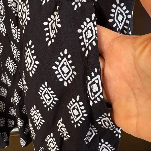 EUC Garnet Hill Shorts Romper Black White Size XL - Image 9