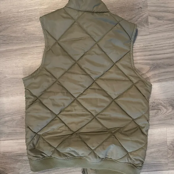 Dickies women’s quilted and lined puffer vest size Small - Image 4