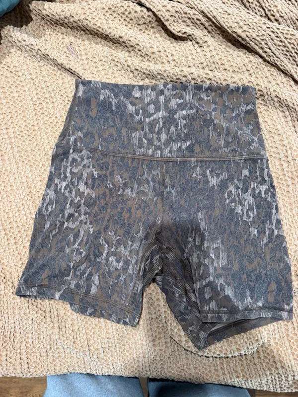 NWOT Lululemon align shorts size 6 trueleopard brown multi - Image 3