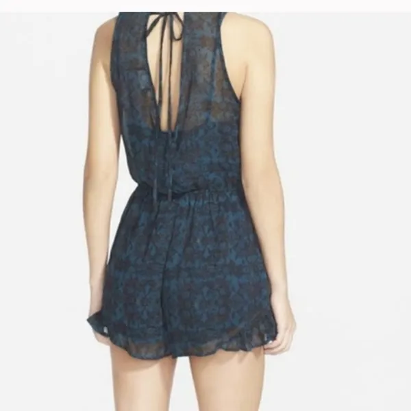 ✨ ASTR Lace patterned Surplice romper ✨ - Image 4