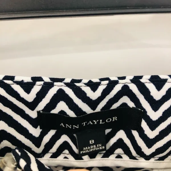 ANN Taylor Chevron Drapey Shorts - Image 7