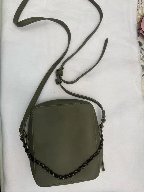 Universal Threads Olive Green Crossbody with Twisted Chain - Image 2
