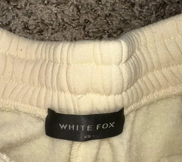 WHITE FOX BOUTIQUE yellow shorts, size XS, but they fit oversized - Image 4