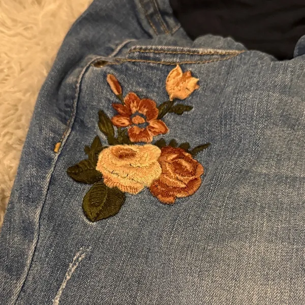 a:glow Maternity over the bellyDenim Ankle Jeans with Embroidered Floral Accents - Image 3