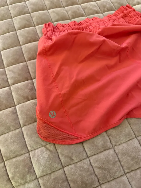 Lululemon Shorts Hotty Hot 2.5" Sonic Pink - Image 5