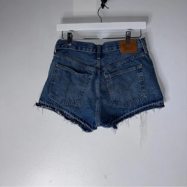 Levi’s‎ 501 Cut Off Jean Shorts Size 28 - Image 2