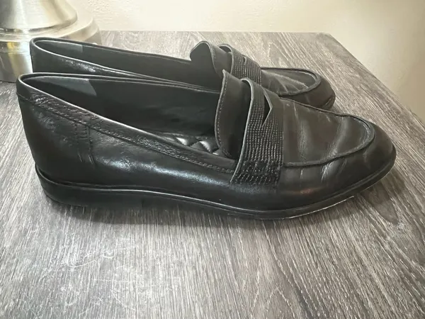 J.McLaughlin Black Leather Penny Loafers with Crinkle Strap Detail Size 9 - Image 3