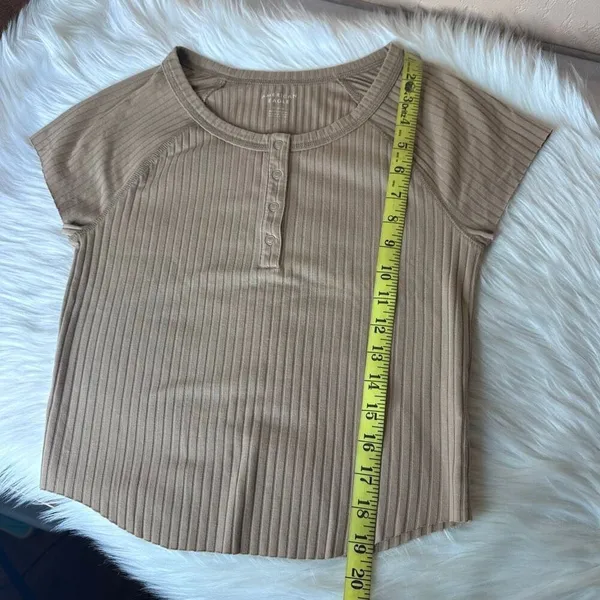 American Eagle Outfitters Ribbed Henley Top Tan Size Medium - Image 5