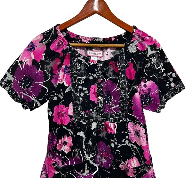 Koi Womens‎ Scrub Top S Black Pink Cottage Floral Nurse Medical Uniform Pockets - Image 3