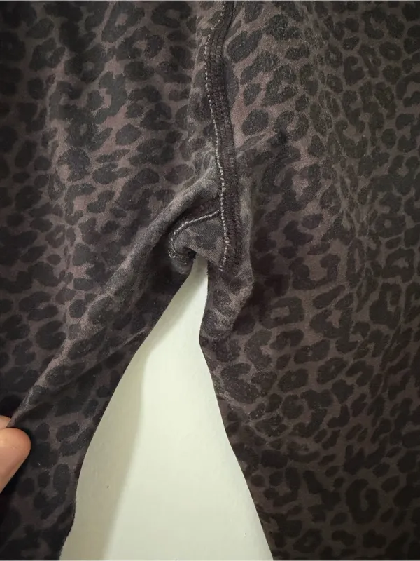Beyond Yoga SoftMark High Waisted Midi Leggings in Espresso Leopard Size Large - Image 12