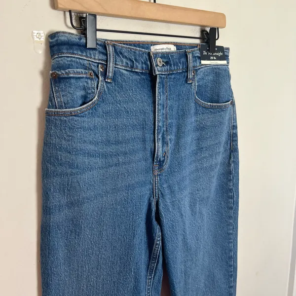 NWT ABERCROMBIE- Curve Love Ultra High Rise 90s Straight Jean Size 29 - Image 3