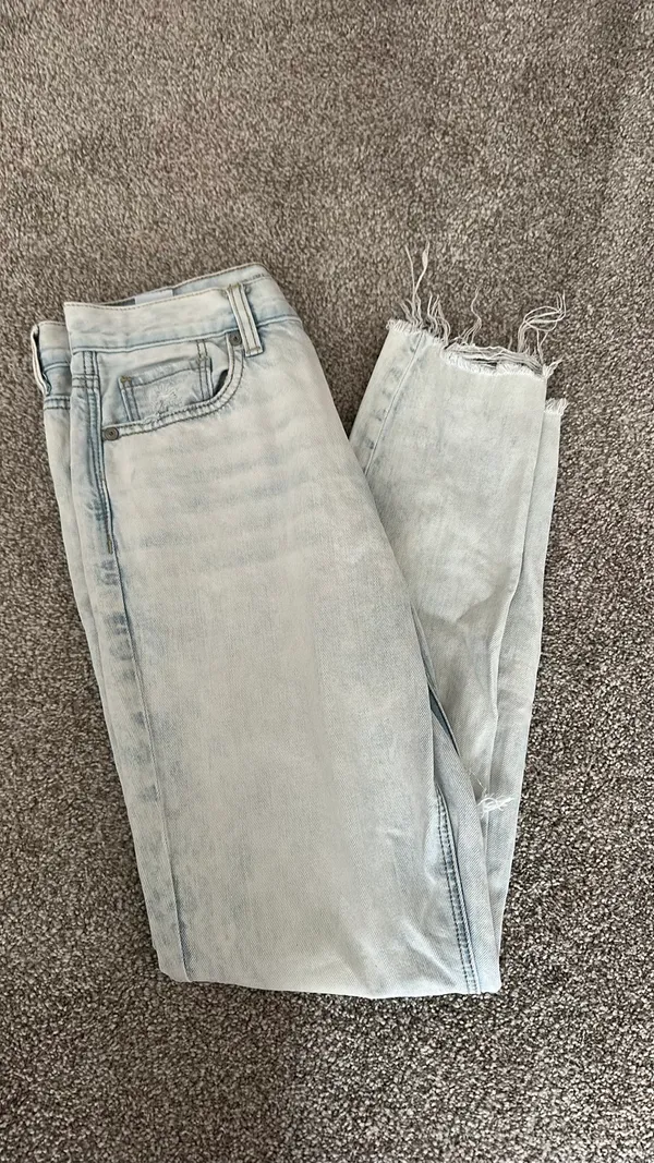 American Eagle Jeans Outfitters - Image 2