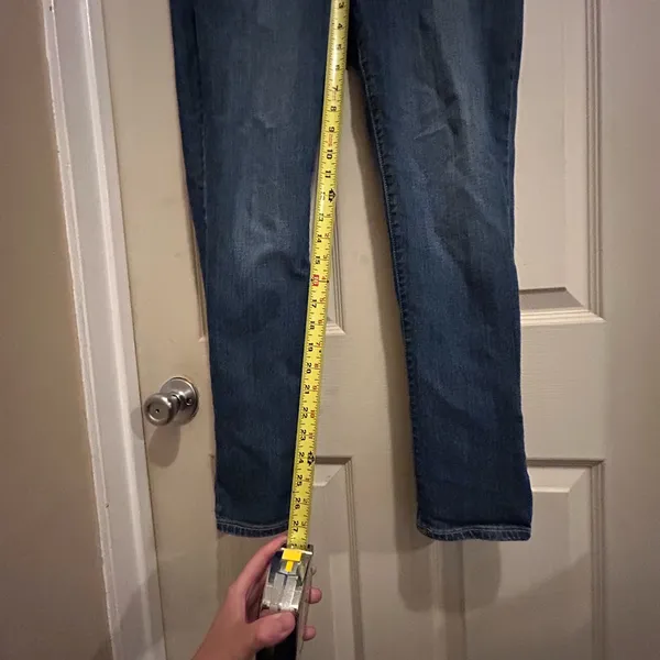 Old Navy Women's curvy profile mid rise jeans - size 8 short - Image 4