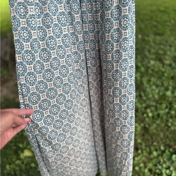 Chic Geometric Print Maxi Dress in‎ Blue and White - Image 3