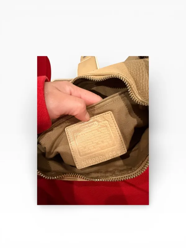 Coach Legacy Leather Hobo Bag - Image 4
