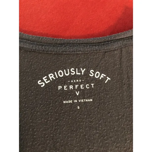 Aeropostale seriously soft grey v-neck short sleeve t-shirt Size Small - Image 4