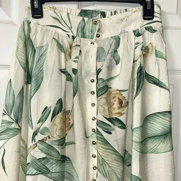 H&M Floral Print Maxi Button Down Skirt(Size Small) - Image 9