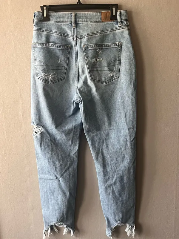 American Eagle Distressed Mom Jeans Size 6 - Image 5