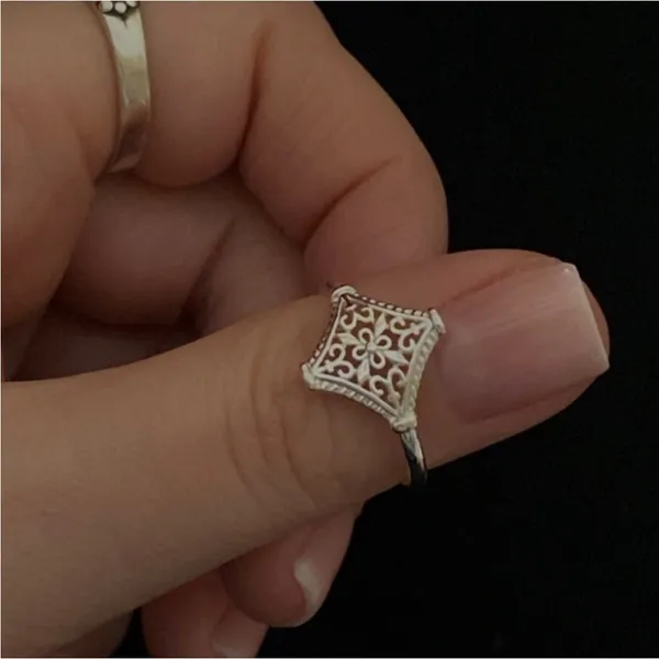 Boutique NEW 14k White Gold Plated Cut‎ Out Filigree Hollow Flower Ring, Size 7 - Image 3