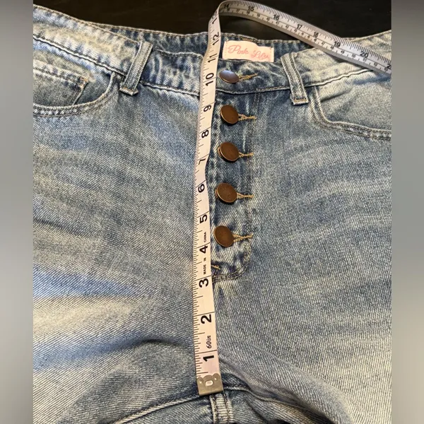 Pink Lily High Rise Distressed 5 Button Light Blue Jeans size 9 - Image 8