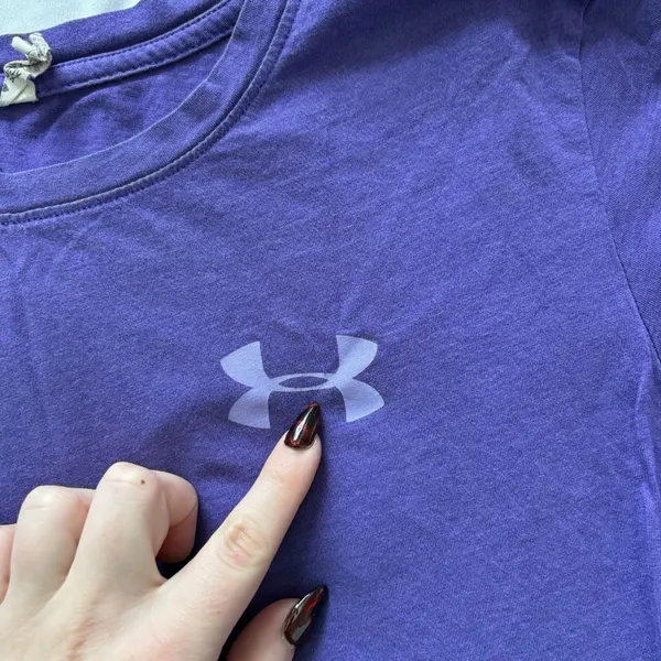 Under Armour Womens Size XS‎ Loose HEATGEAR Short Sleeve T-Shirt Tee Purple Gym - Image 2