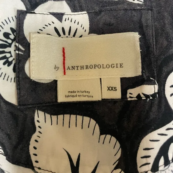 Anthropologie The Somerset FLATTERING Blouse Dark Floral Gray & Black, Size XXS - Image 3