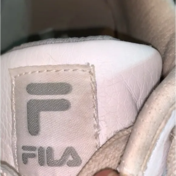 Fila sneakers size 7.5 women’s in white - Image 6