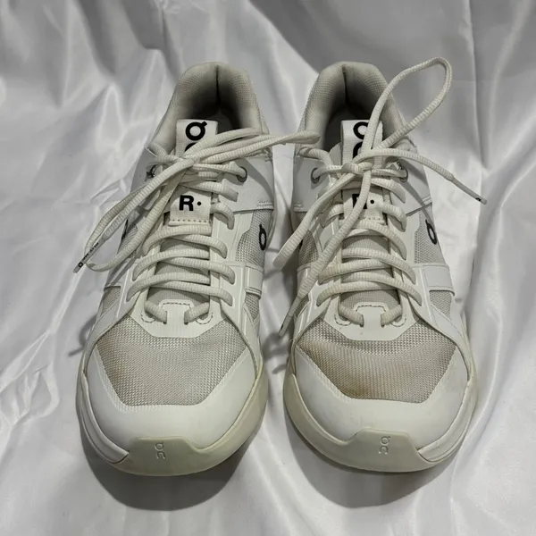 ON On Clouds The Roger Clubhouse Pro Sneakers, White Ice, Size 9 Womens - Image 2