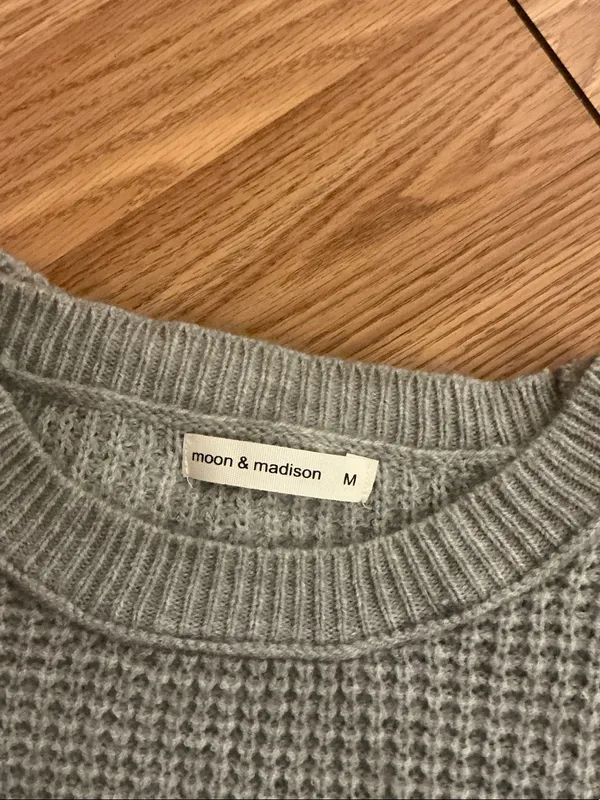 Moon & Madison Cozy Grey Waffle Knit Chunky Sweater Size Medium - Image 3