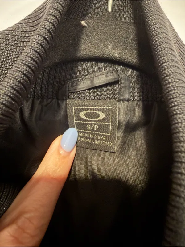 Oakley Black Quilted Puffer Vest - Image 2