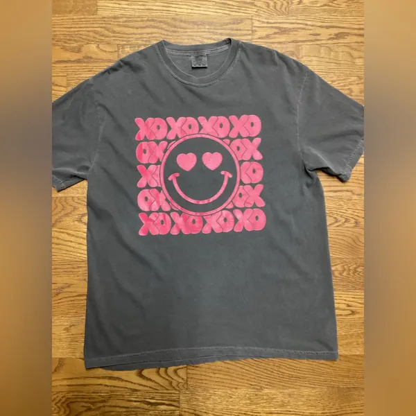 Comfort Colors Emoji Love inspired Gray graphic crewneck tee shirt. Size XL - Image 3