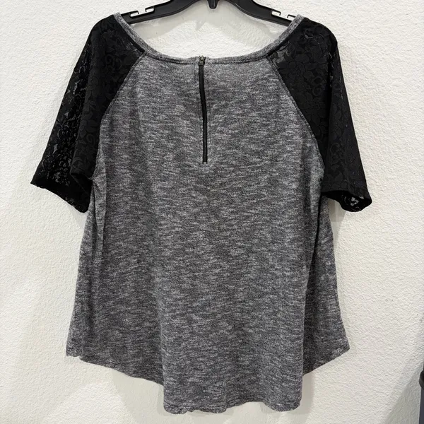 Torrid Heather Gray & Black Lace Raglan Sleeve Tee Back Zip - Size 00 (10) - Image 5