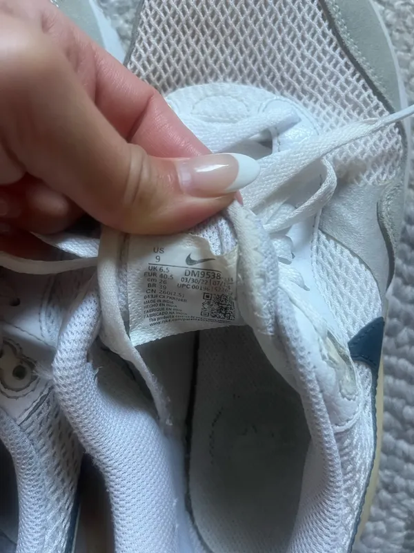 Nike shoes - Image 4