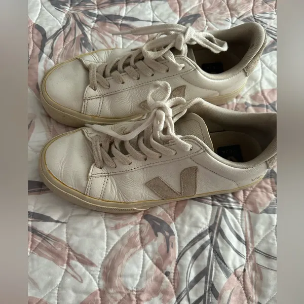 Veja Cream and Tan Low-Top Leather Sneakers - Image 2