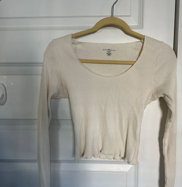 Beige Scoop Neck Long Sleeve Tee 🌿 - Image 3