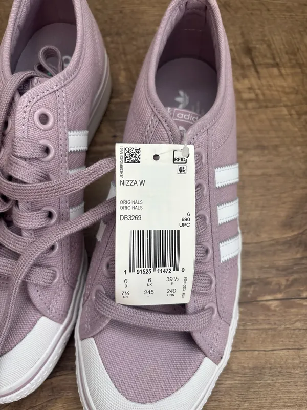 Women’s adidas nizza shoes  - Image 4