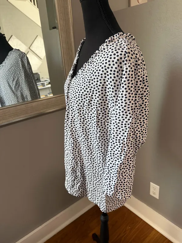 Boden x Anthropologie Polka Dot Ruffle Trim Cottagecore buttoned v-neck 20/22R. - Image 3