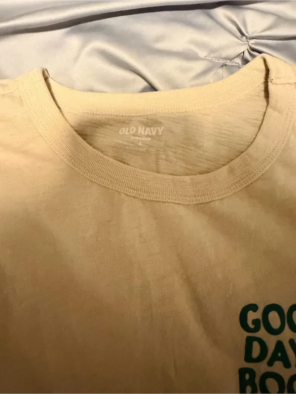 Old Navy Cream Short Sleeve Tee with Dark Green Graphic - Image 2