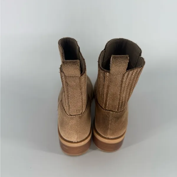 Dolce Vita Farlin Chelsea Bootie Ankle Boot Beige Brown Tan Suede Size 6 M EUC - Image 4