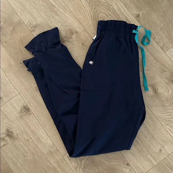 Figs Womens Saumer High Waisted Fionlite Jogger Scrub Pants, Navy, Size XS, NWT - Image 3