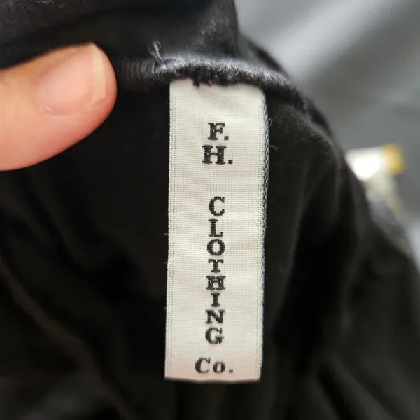 F.H. Clothing Co. woman’s size large cropped pants in black - Image 6