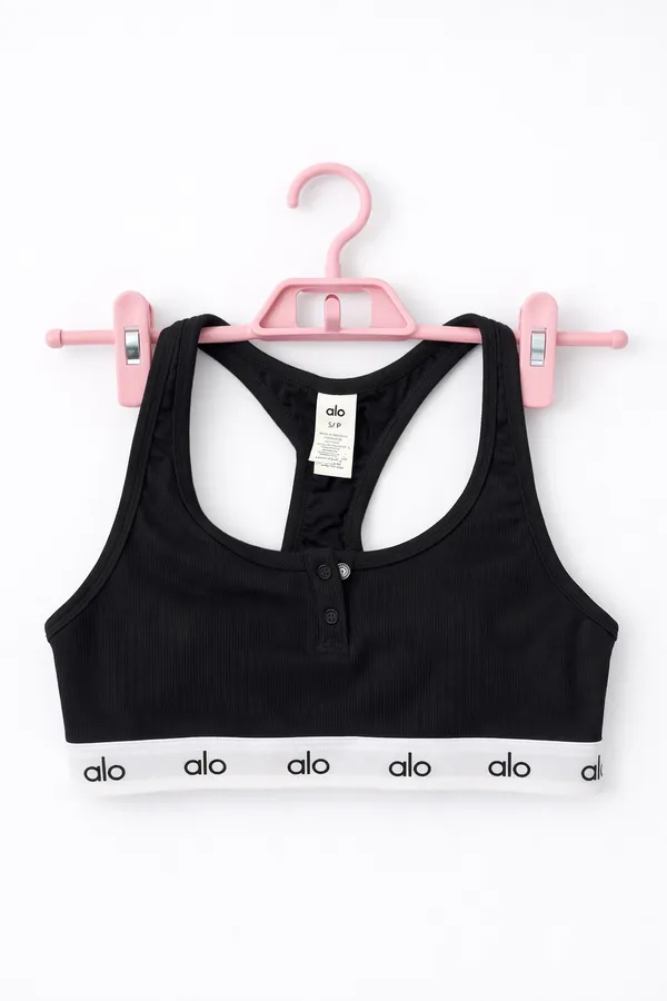 Alo Yoga - Image 3