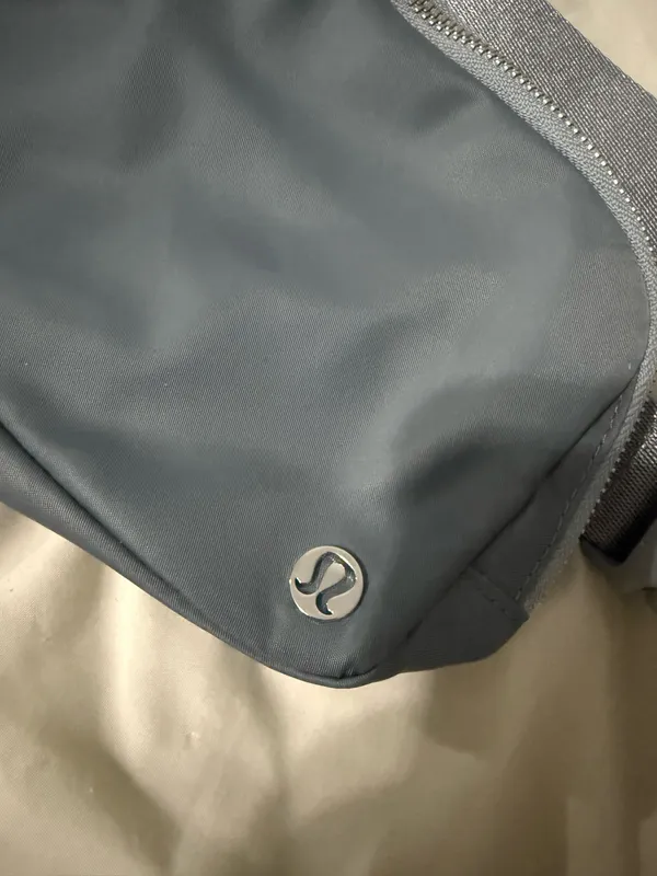 Lululemon Everywhere Belt Bag 1L Grey - Image 3